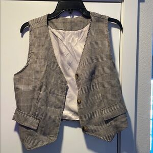 Chic Houndstooth Vest with Button Closure
